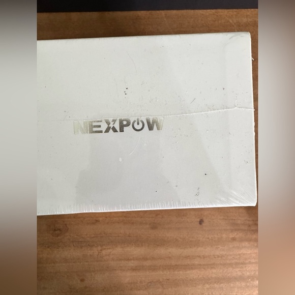 NIB NextPow Q10S 1500A Peak Jump Starter Emergency Pocket sized Flashlight USB - Picture 5 of 5